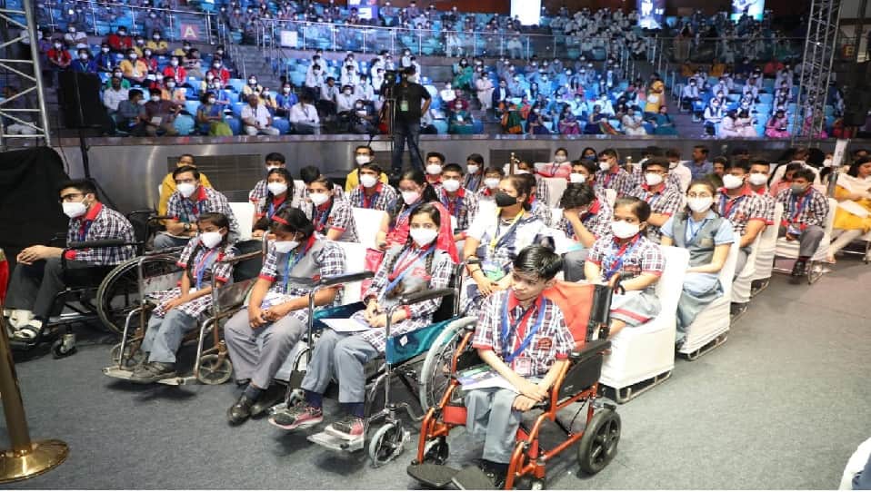 ParikshaPeCharcha 2022 PM Narendra Modi Takes Jibes at Social Issues Praize Girls Share Thoughts With Students in PPC 2022