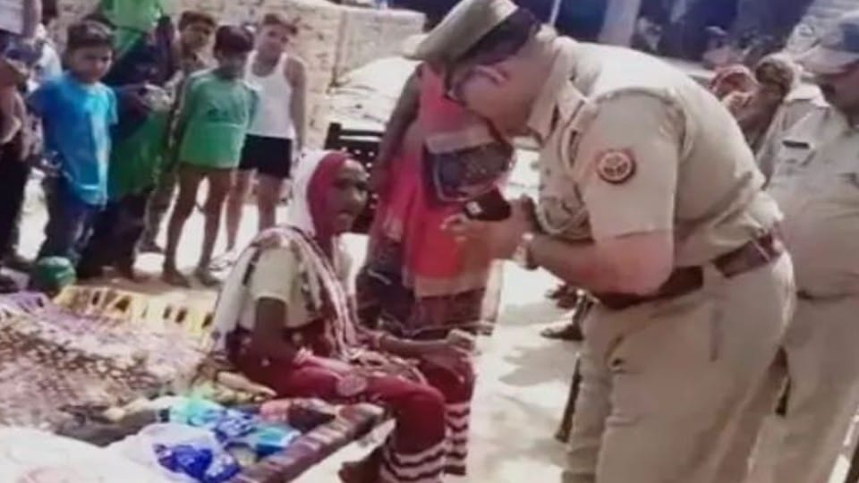 Police delivered ration to elderly woman's house in Etah