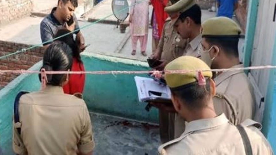lover shot girl after entering the house in agra 
