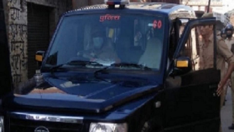 police jeep collides with youth and two children in orchha jhansi all three die