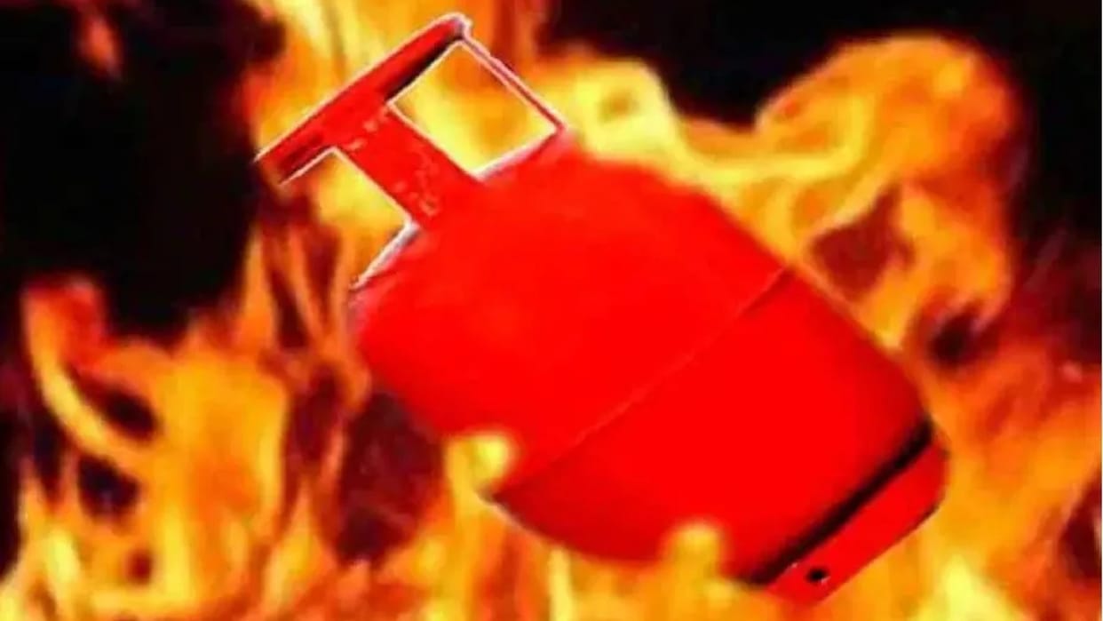 West Bengal several killed and injured as gas cylinder for pumping balloons explodes at village fair