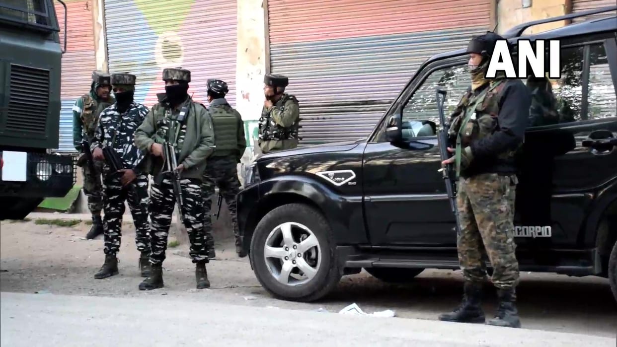 Kashmir: One terrorist killed in Shopian encounter firing resumes