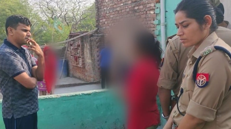 young man shot and injured the girl in agra