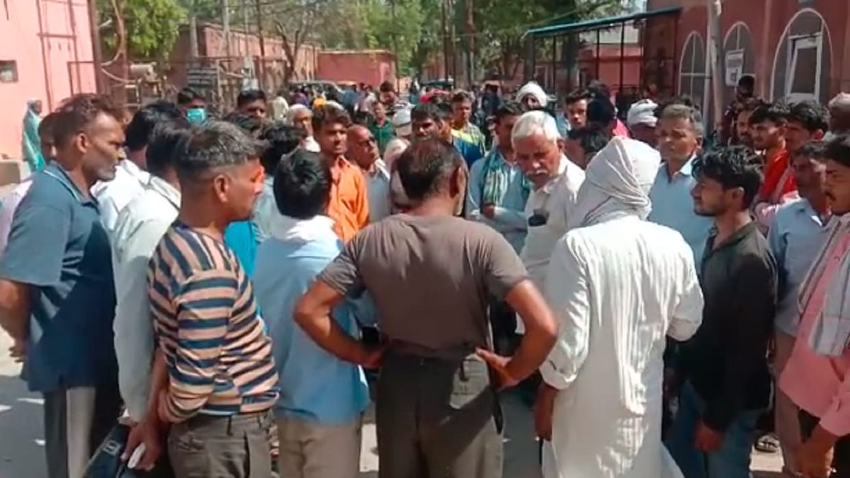 Aligarh: Two real brothers going to get medicine for sister on bike tragic death of all three in road accident