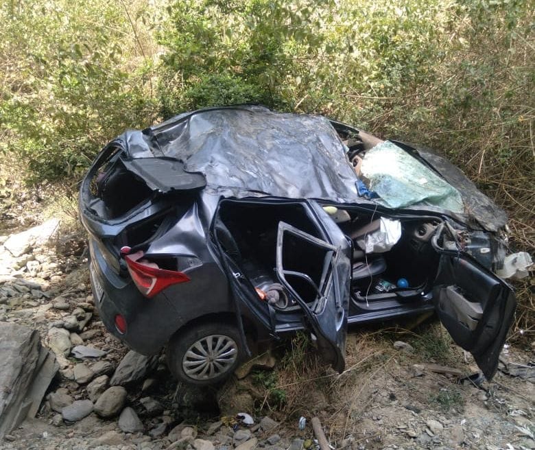 Car fell into a ditch, husband and wife and brother died
