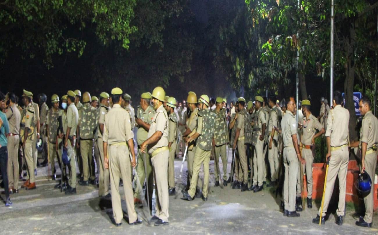 BHU student fight and ruckus varanasi police Case filed against 8 students of Birla a hostel Stone pelting see in pictures