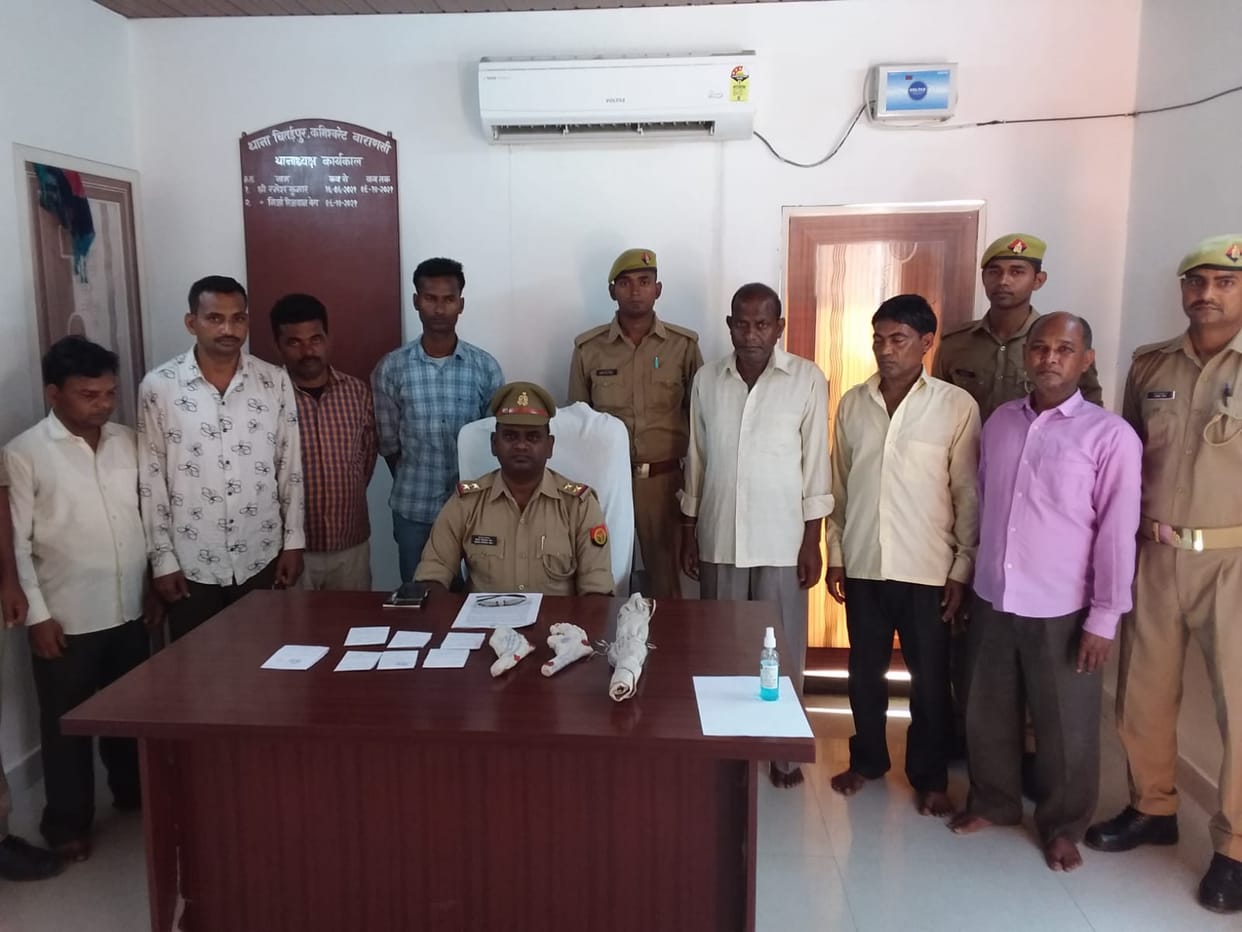 Seven vicious criminal of thief gang arrested in varanasi they used to make women victims