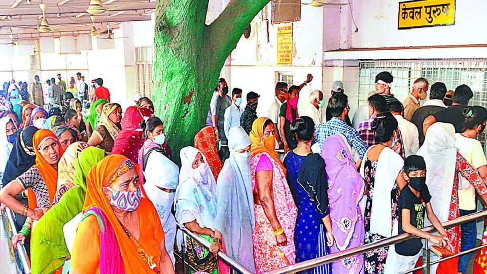 Patients suffering due to strike of doctors in agra