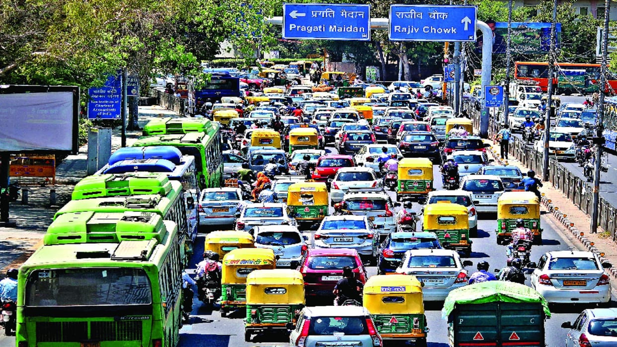  Lane driving is on in Delhi, here is the report of the day