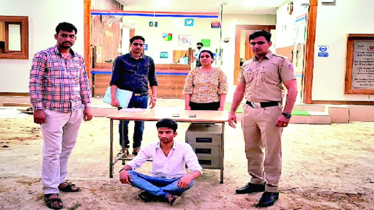 Threat to kidnap former MLA's daughter for not making friends