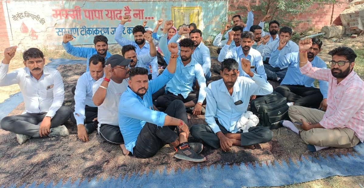 Outsourcing employees of the hospital staged a sit-in, said: Doctors deliberately harass