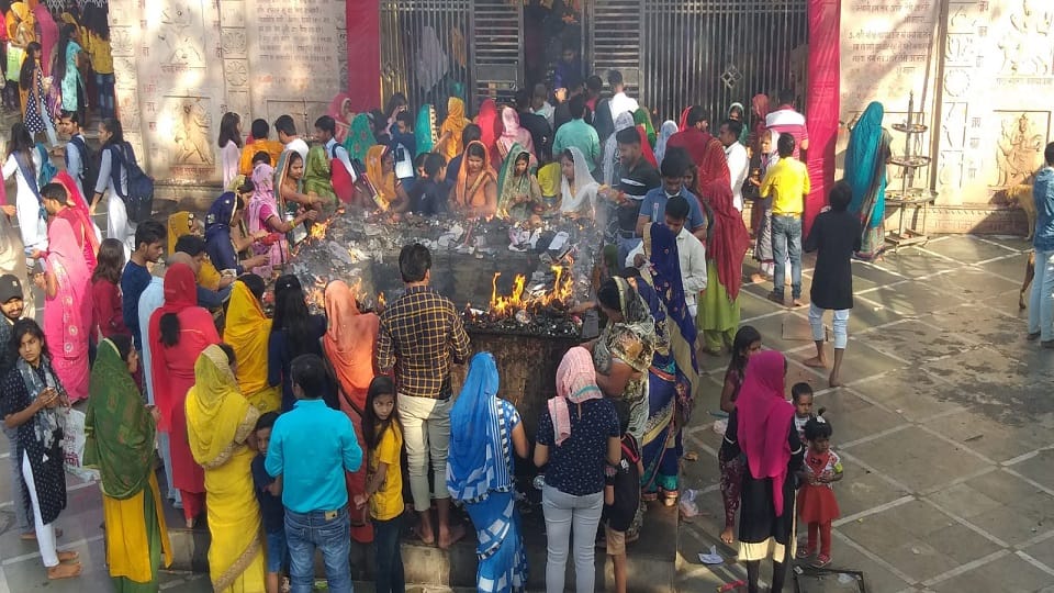 Chaitra navratri 2022 Devotees Gathered Kasganj Temples
