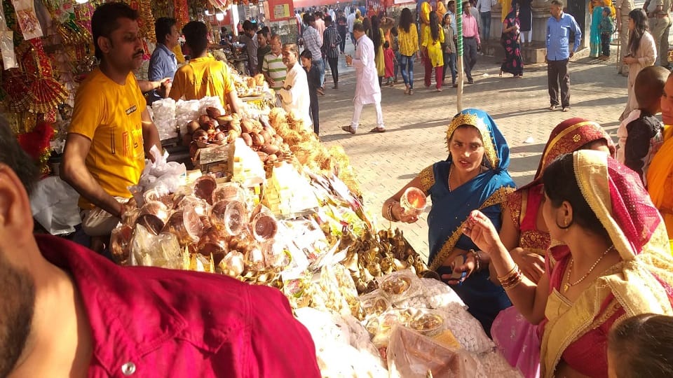 Chaitra navratri 2022 Devotees Gathered Kasganj Temples