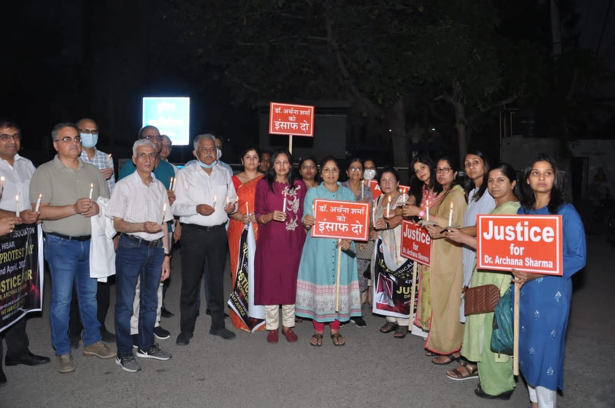 Tribute paid to Dr. Archana Sharma by taking out candle march