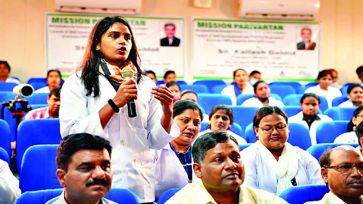 Delhi Government Steering of DTC buses will be in the hands of women Training started in Burari Training Institute