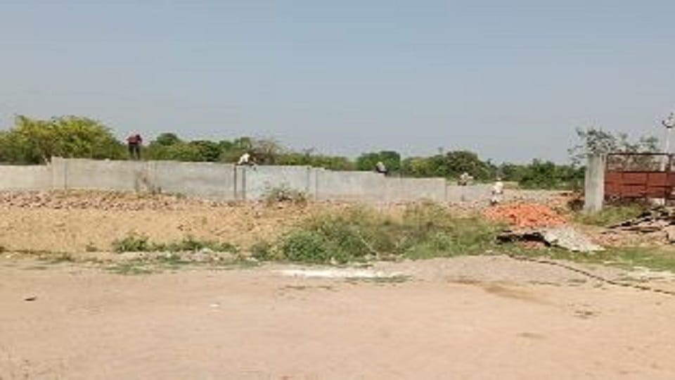 Samajwadi Party Leader demolished cold storage himself after Brick Kiln Demolished By Bulldozer In Etah