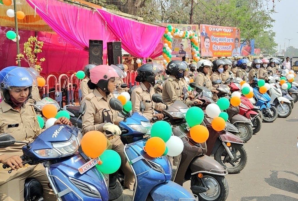 police,pink scooty
