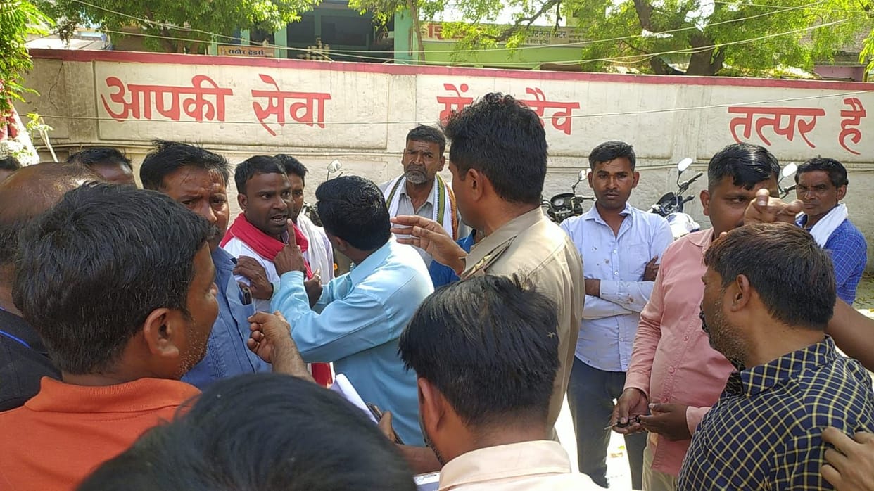 auraiya news,Principal husband accused of assault, sanitation workers surrounded Kotwali