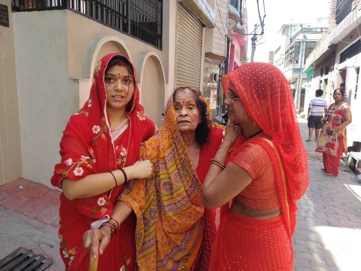 auraiya news,Bike riders pulled the chain from the neck of the old lady going to the temple