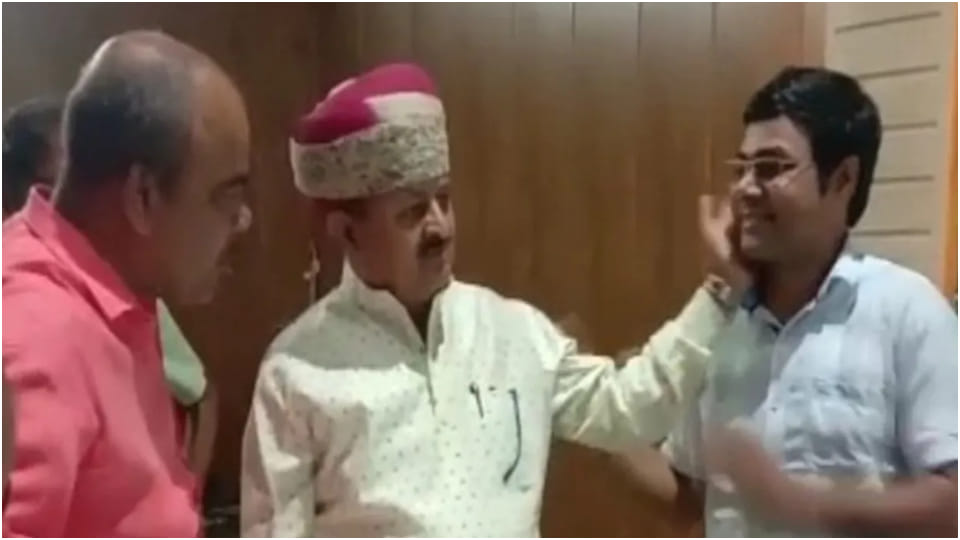 Former BJP MLA Bhavani Singh Rajawat slaps forest officer in kota