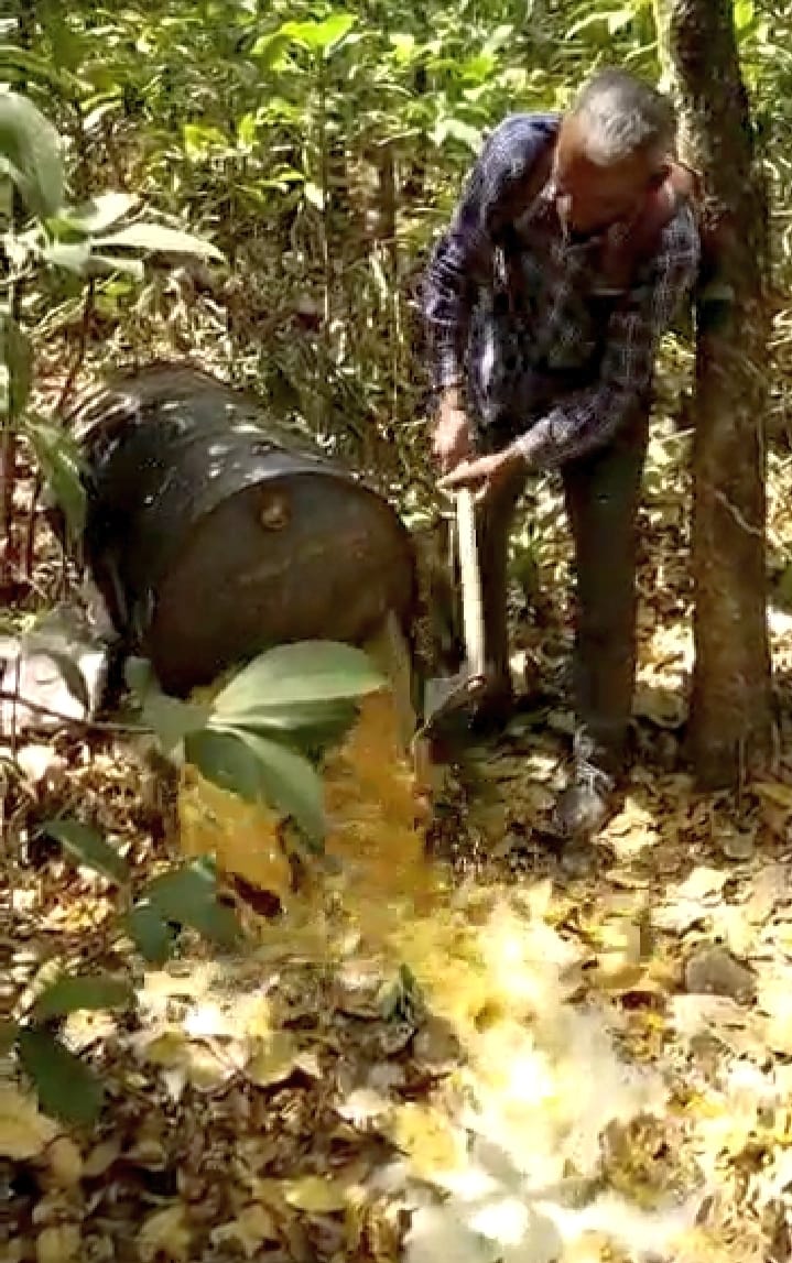 ponta forest team destroyed illegale wine  three bathiyana in  gorakhpur area