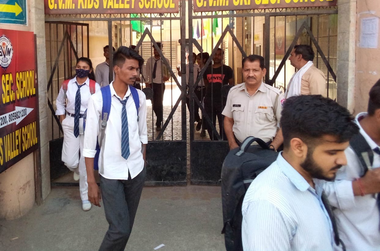 10 imitators caught in 12th class physics and economics paper