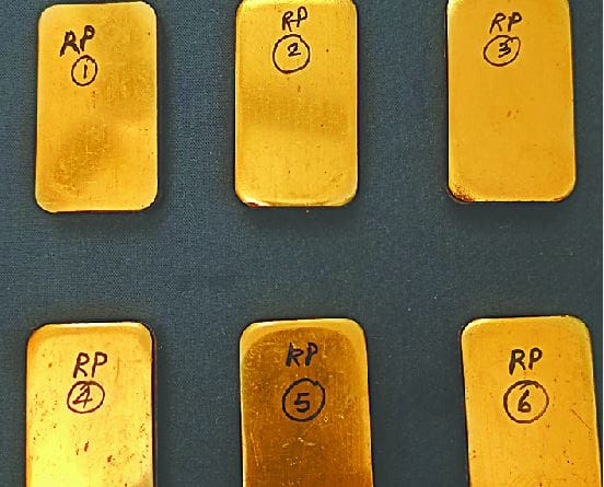 Two smugglers arrested with gold worth two crores