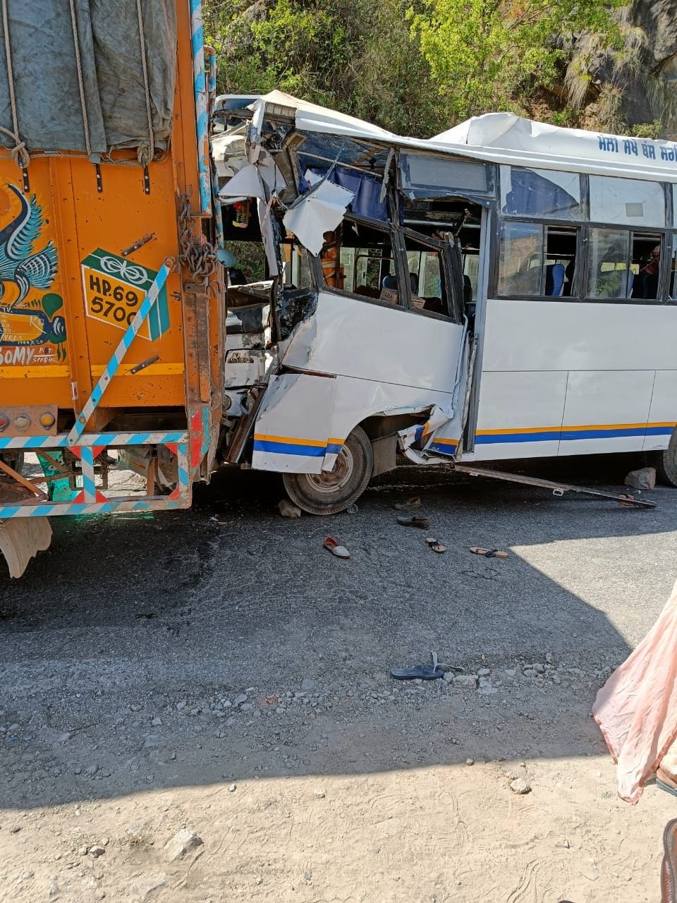seven injured in road accident