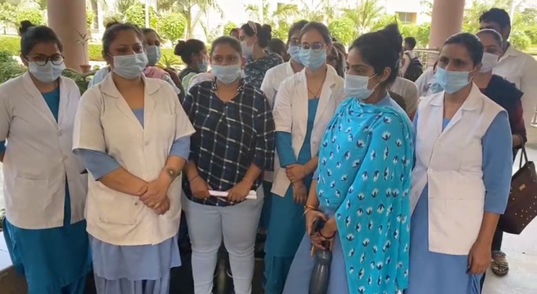 130 contract workers removed in medical college, nurses protest