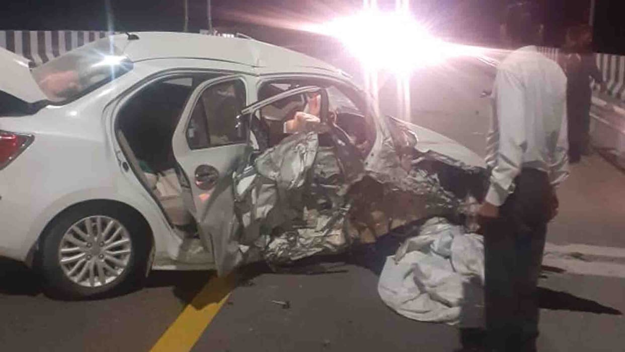 Road accident in Unnao, car overturned two died, two injured