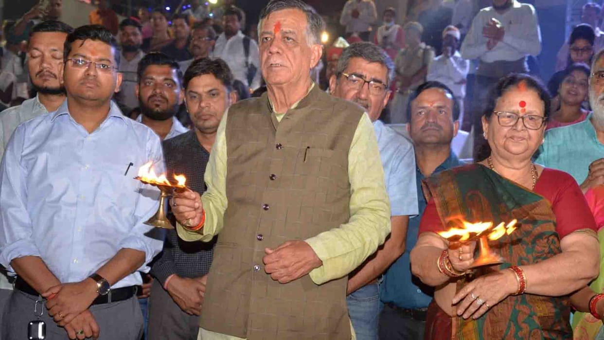 Kanpur: Satish Mahana, Ganga Aarti on New Samvatsar