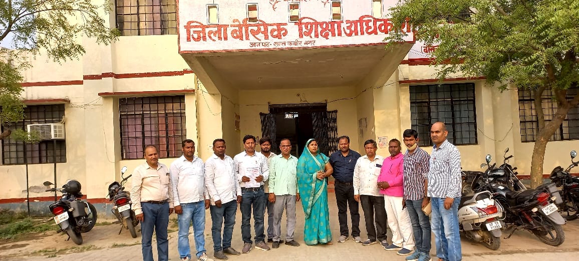 Teachers demonstrated at BSA office