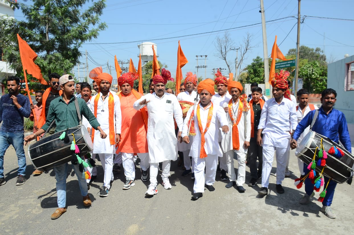 Devotees joined the stick yatra while praising the mother