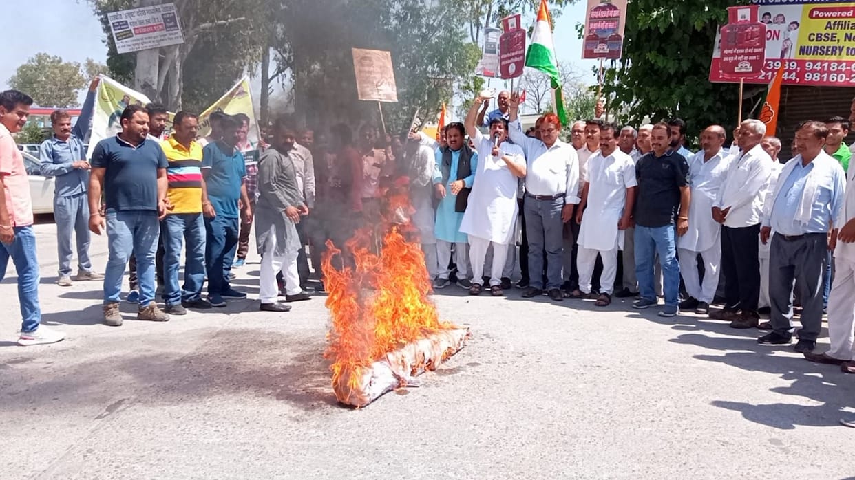 Congress spoke on inflation in Una, took out rally