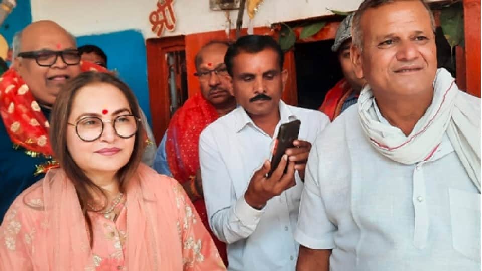 Jayaprada reached Jabalpur: Former MP stunned by the beauty of Bhedaghat, told a great place for films