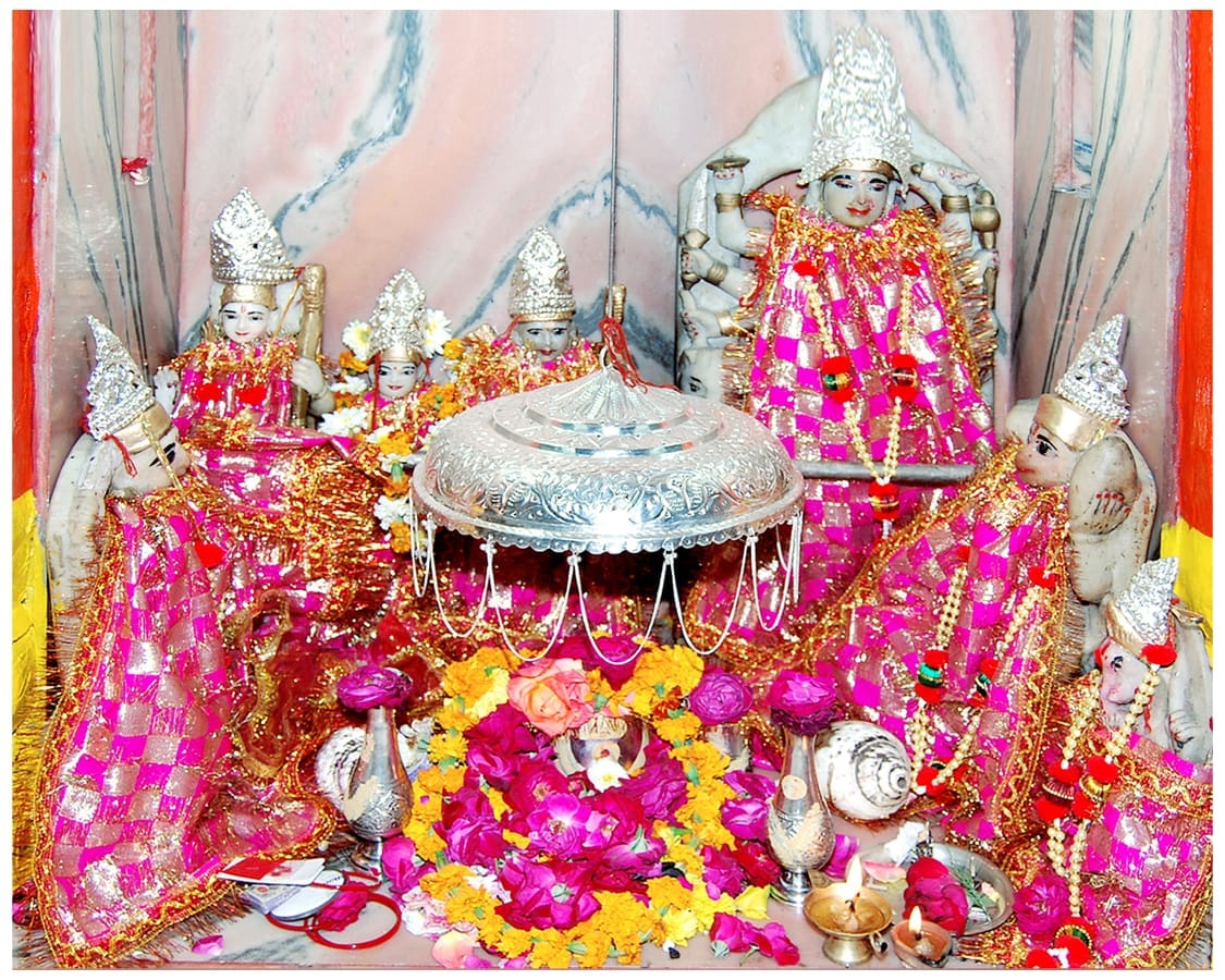 Tripura Maa Bala Sundari is seated in Shaktipeeth in the form of Mahashakti Jagdamba.