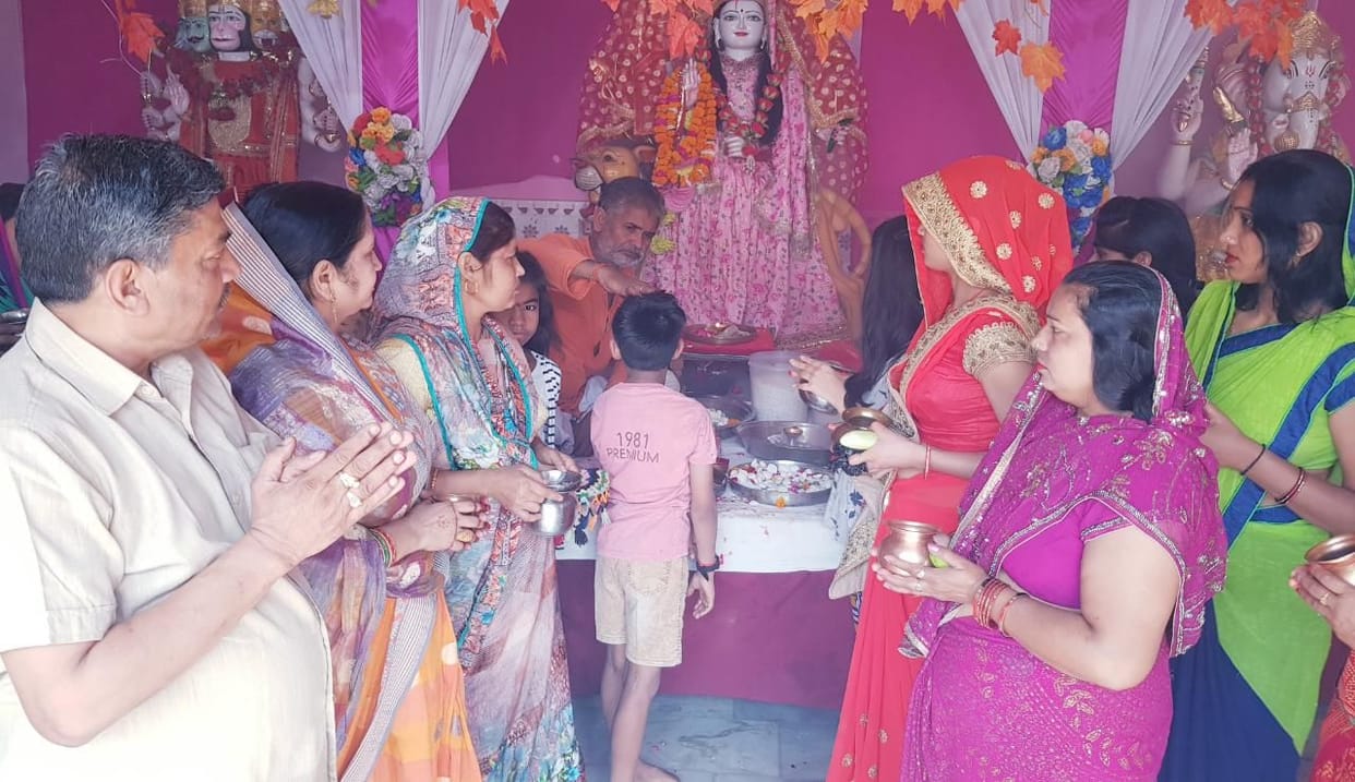 Ghatasthapana in homes with reverence, devotees thronged in goddess temples