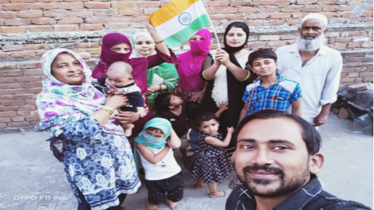 Meerut: putting Indian flag on houses by Muslim women in month of Ramadan