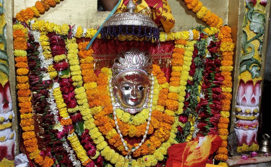 Chaitra Navratri 2022 first day in varanasi city of Shiva engrossed in worship of maa durga see photos