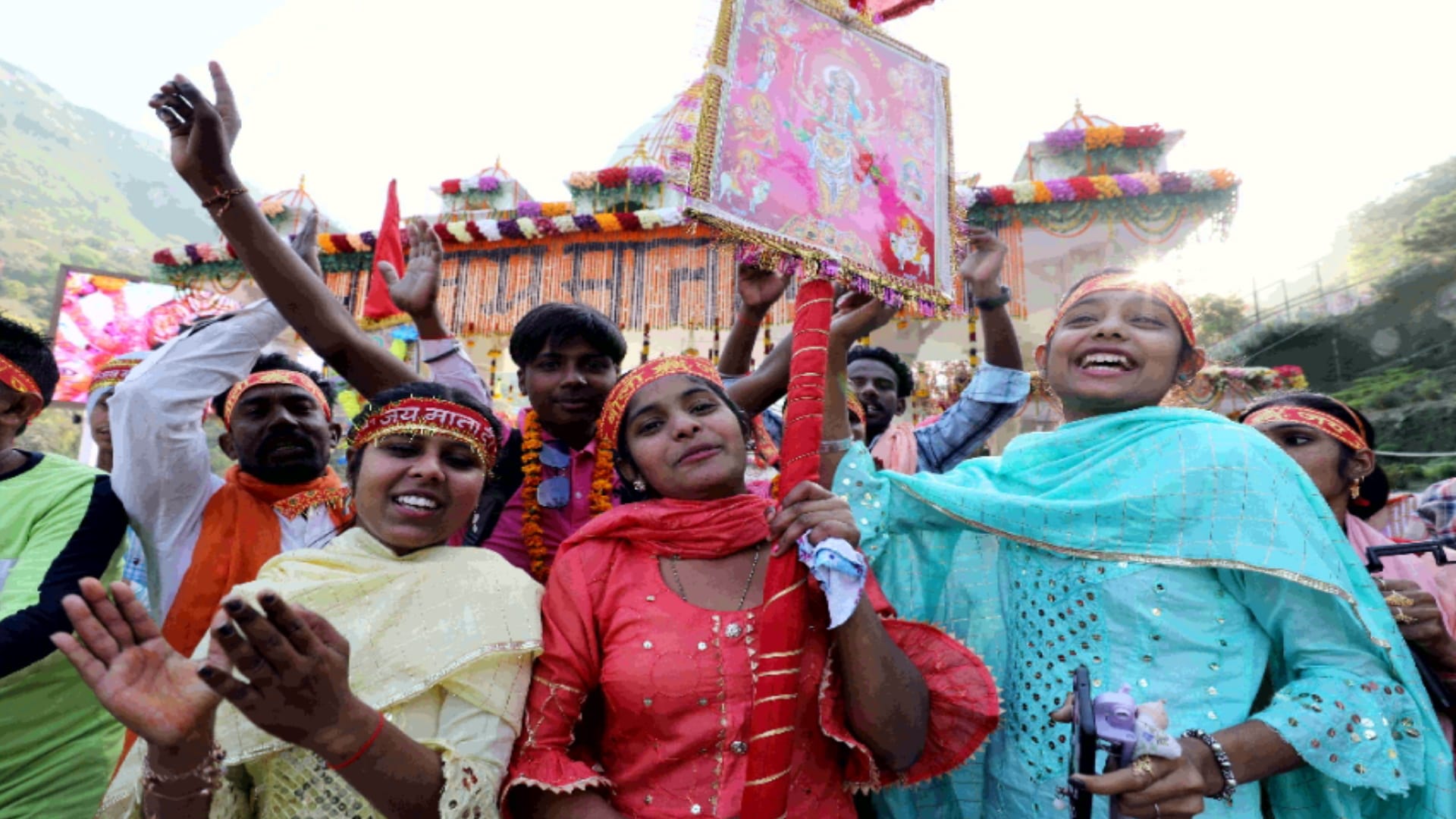 Navratri 2022 see photos from various cities temples thousands of devotees reach for prayer