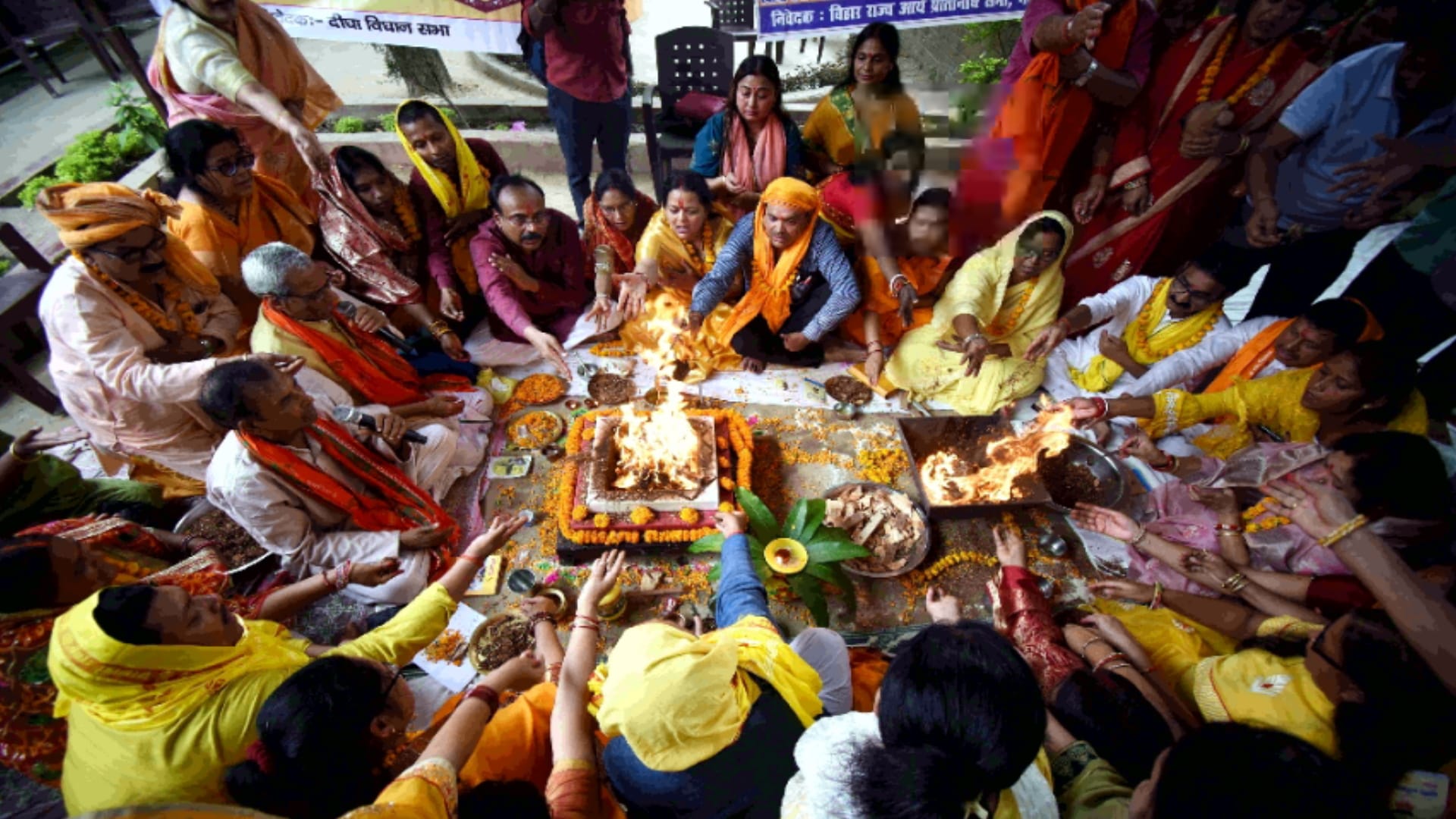 Navratri 2022 see photos from various cities temples thousands of devotees reach for prayer