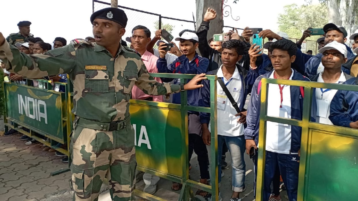 Children excited to see Indo-Pak border