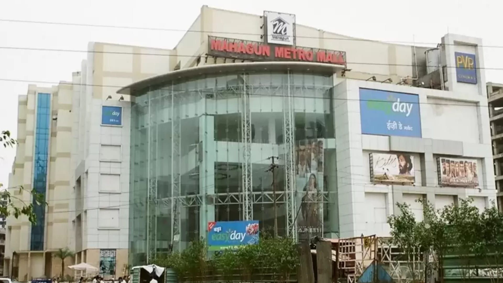 Ghaziabad Brothel racket busted in mahagun mall spa centre whatsapp was the channel to bring customer girls from Delhi