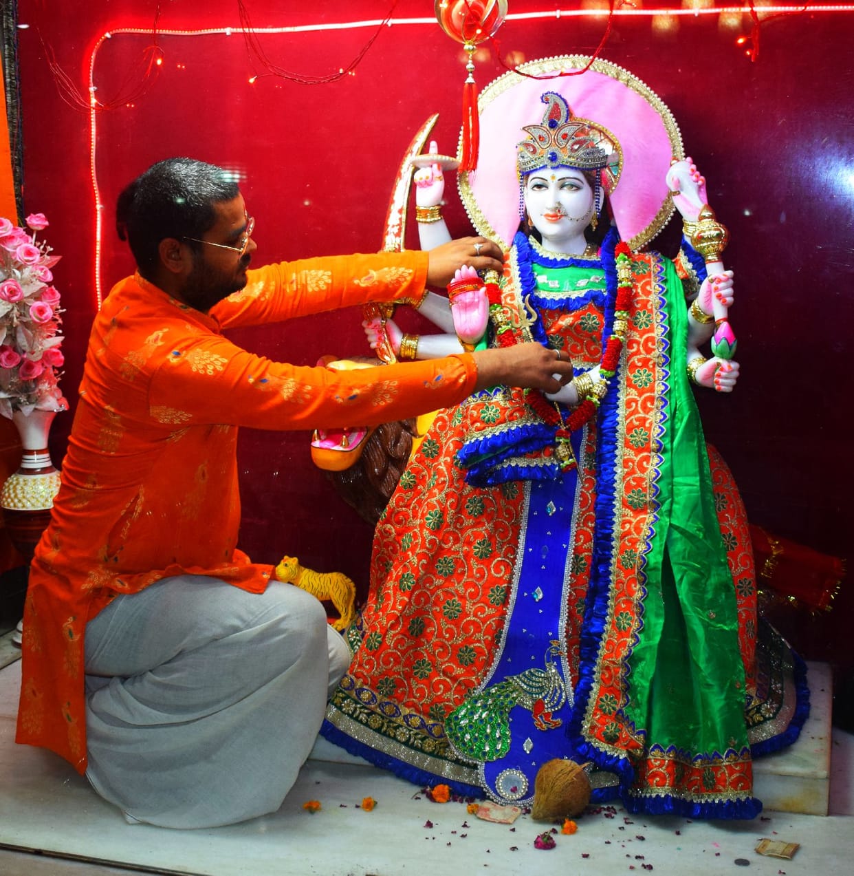 Decorated Devi's court buzzed with market
