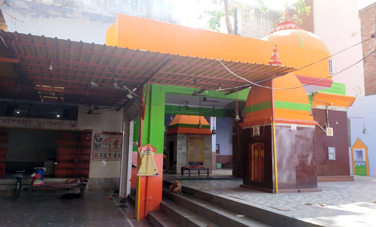 The darshan of Maa Shakambhari in the temple of Atthe Wala destroys the sufferings.