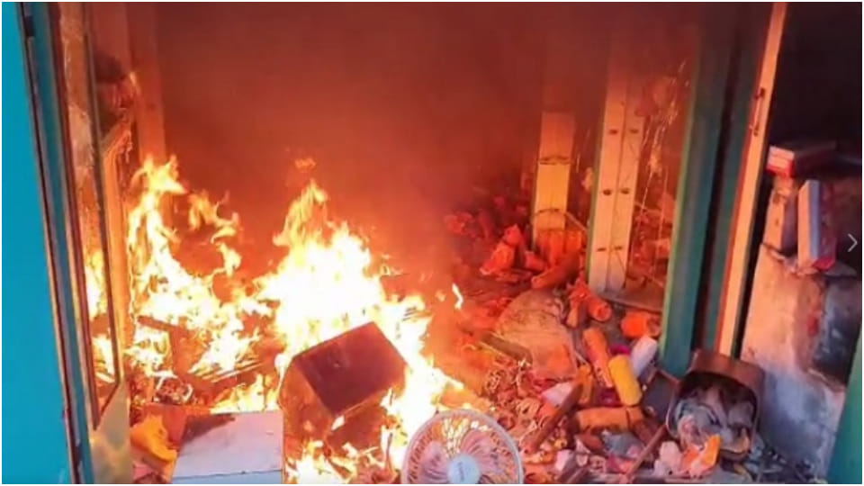 massive fire broke out at bhilai basti in durg district