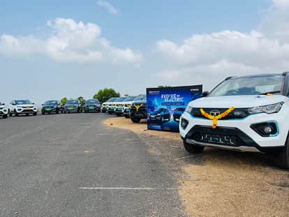 Tata Motors Electric Car Tata Motors delivers 712 electric vehicles Tata Nexon EV Tata Tigor EV to customers in biggest EV delivery event held by a four-wheeler OEM in India on one day
