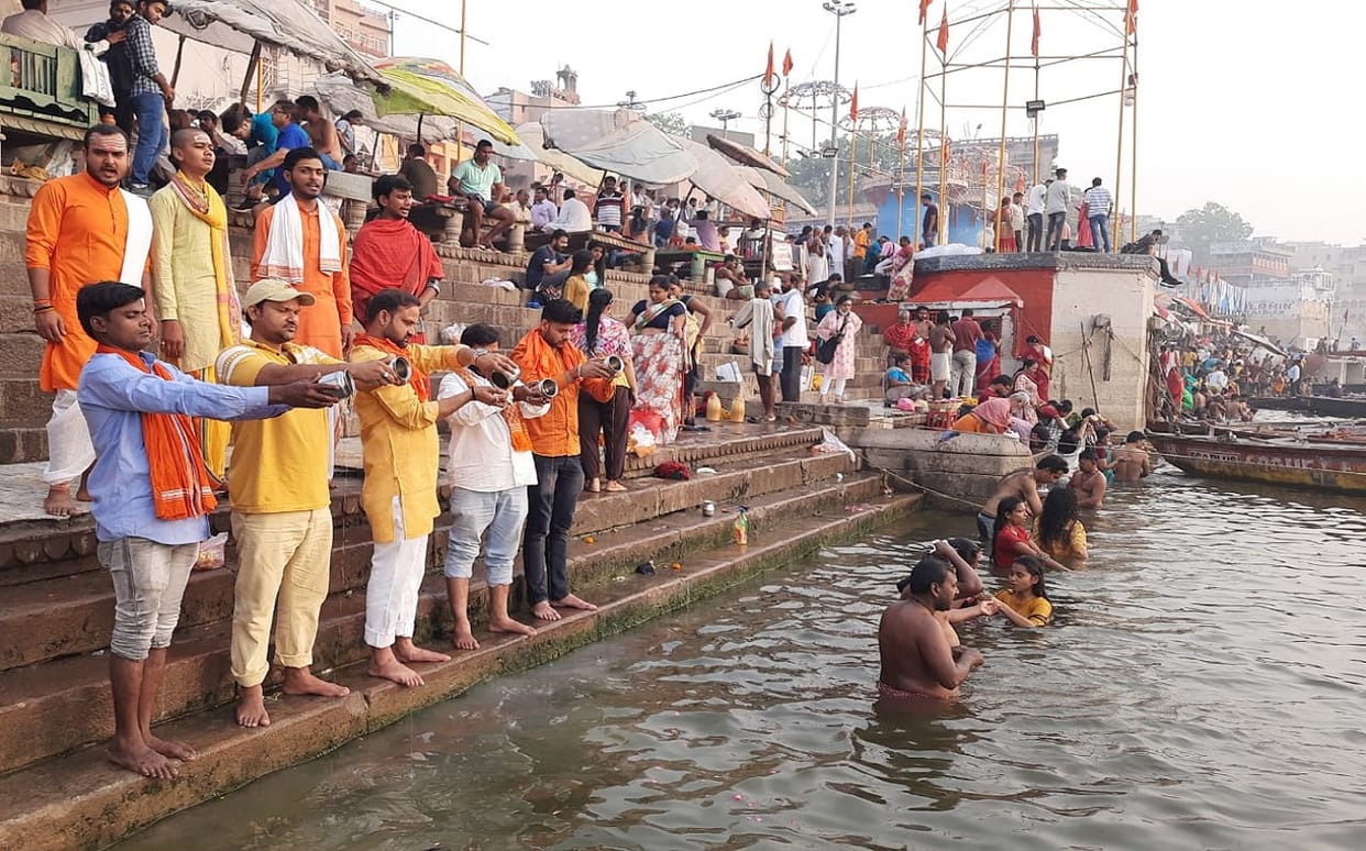HindU new year 2022 welcomed in kashi varanasi worship maa ganga On  first day wishing for happiness and prosperity