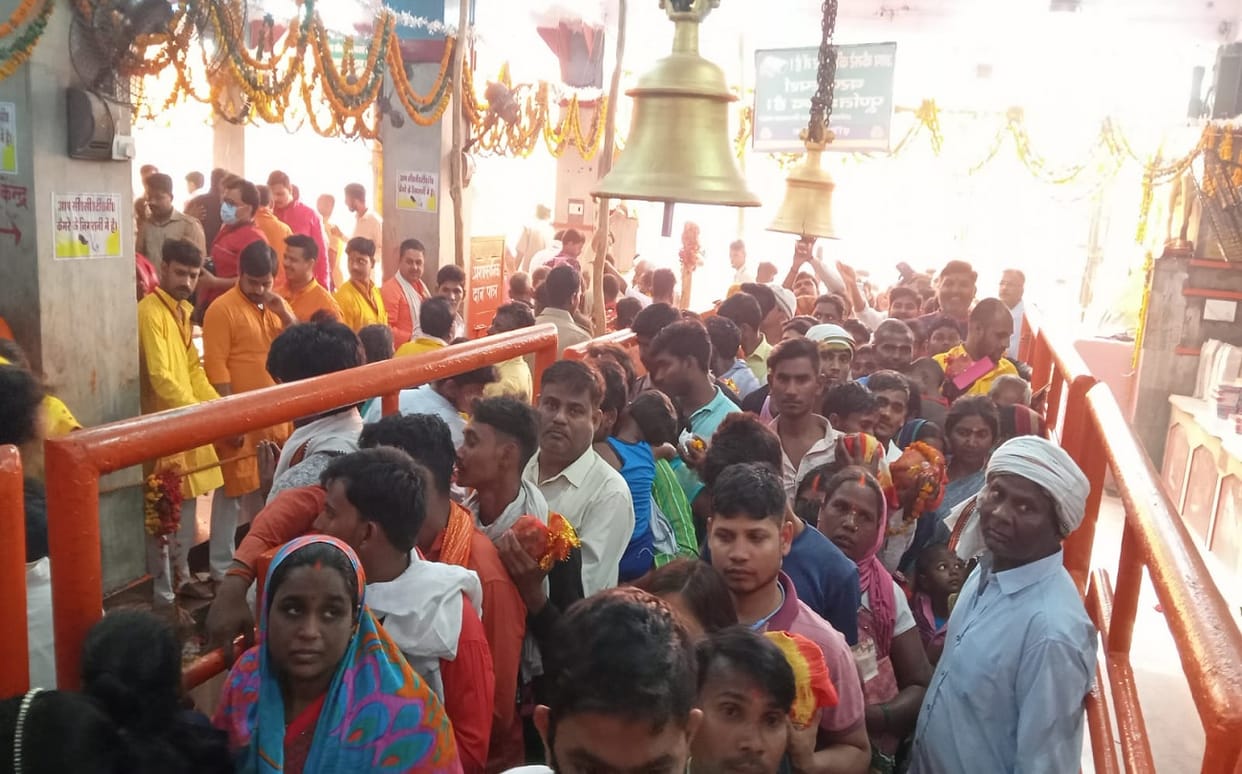 Chaitra Navratri 1st Day 2022 vindhyachal streets of Vindhyadham reverberated with praises of maa durga