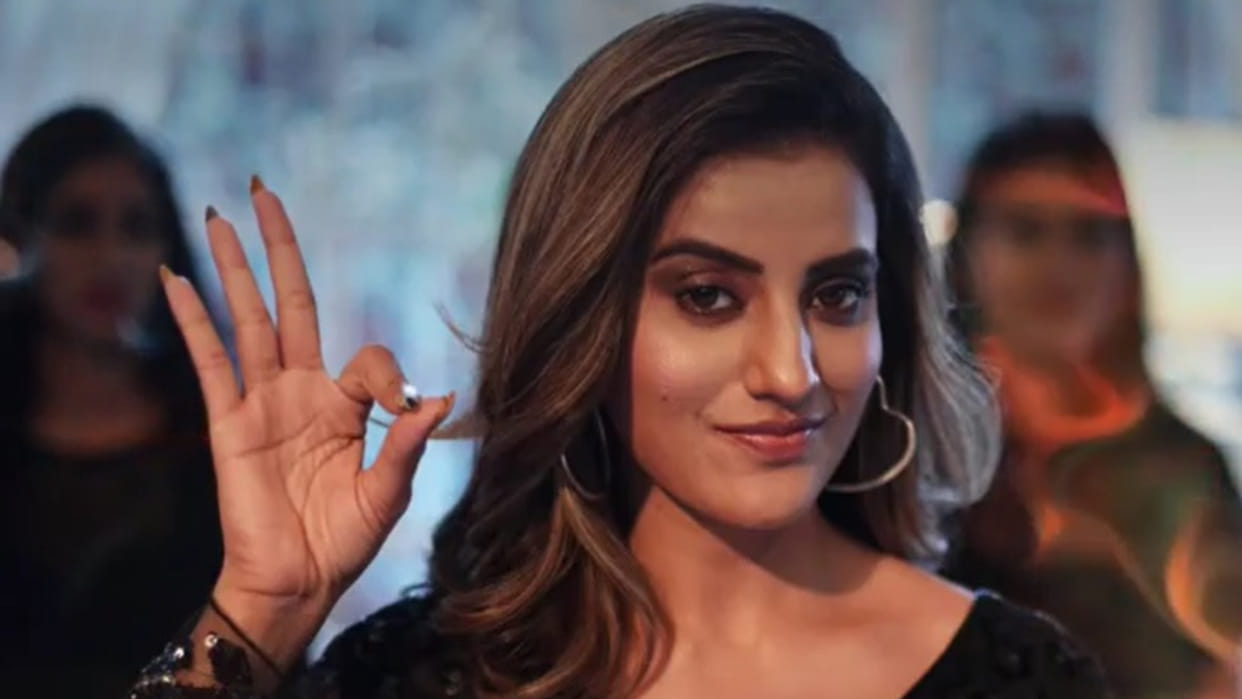 After Punjabi and Hindi now the song Long Laachi will come in Bhojpuri, Akshara Singh